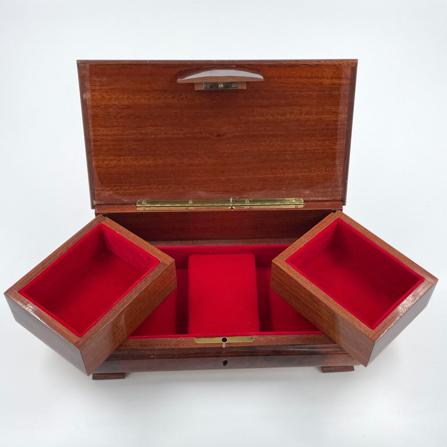 An elegant early 20th-century jewellery box from Sorrento, Italy, meticulously crafted in warm walnut wood with traditional inlaid marquetry.