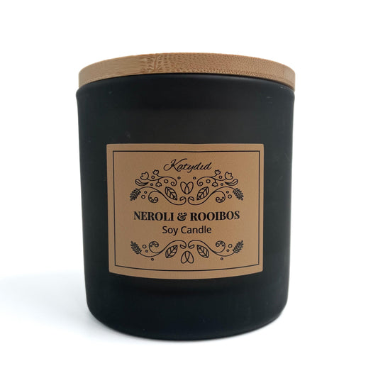 Neroli & Rooibos Candle brings a burst of fresh orange blossom, while the rich earthy notes of rooibos tea add soothing depth.  Hand poured using natural soy wax.  Large 500ml