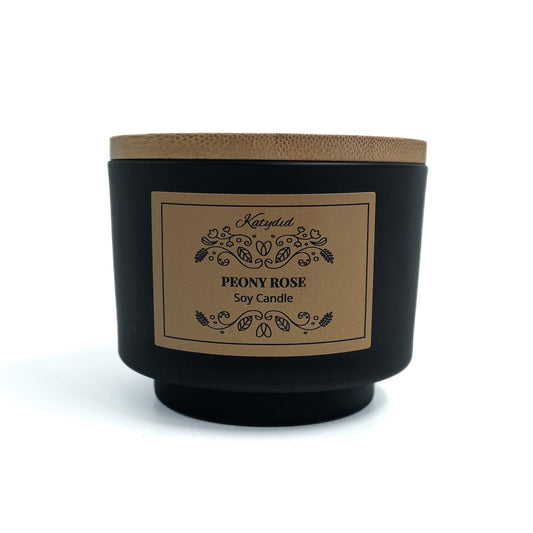 The Peony Rose Candle is a romantic blend of soft peony petals and fresh, blooming roses, creating a floral bouquet.  Hand poured using natural soy wax. Small 250ml