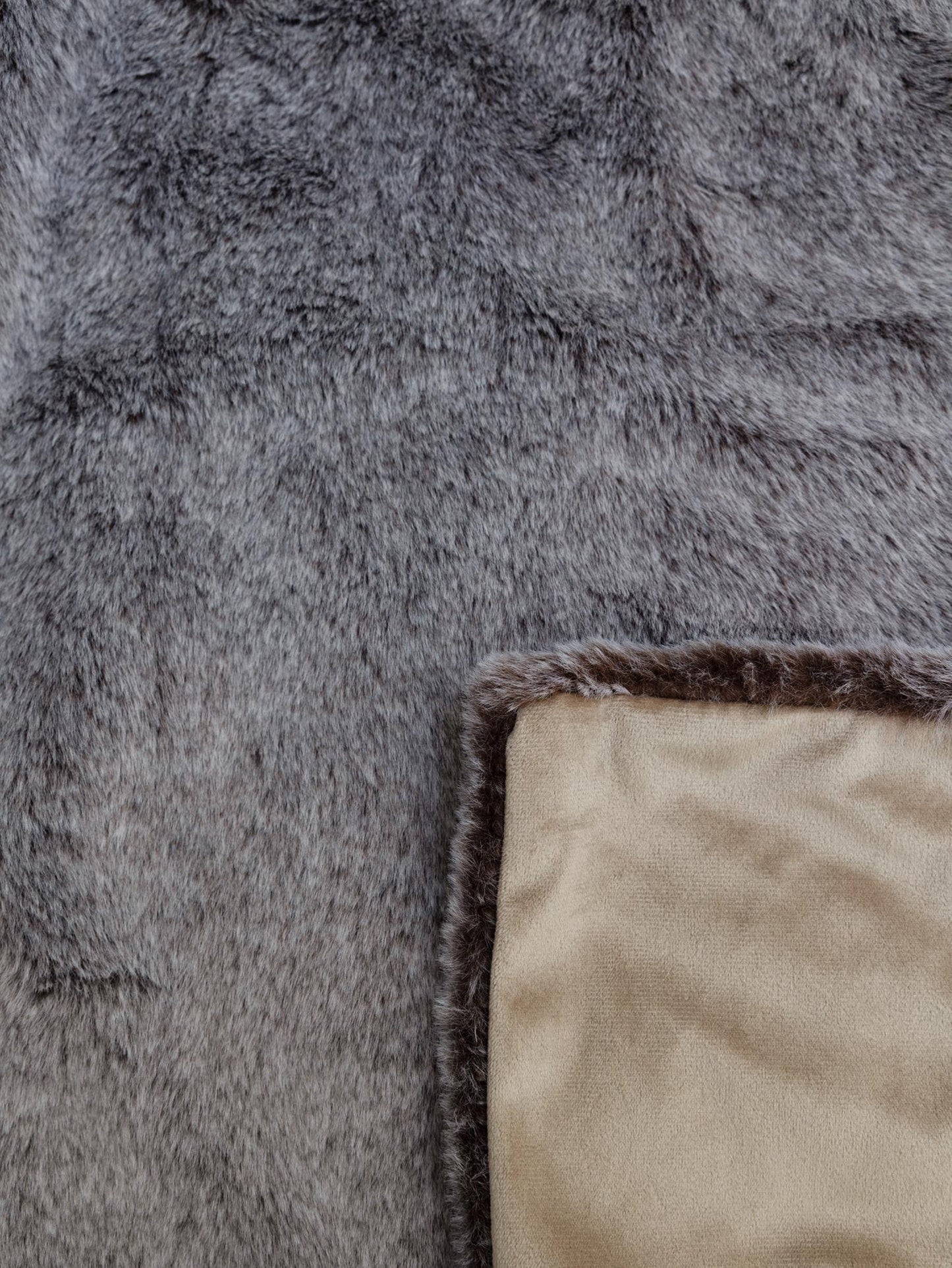 Luxurious and cosy brown faux fur throw 220cm x 140cm