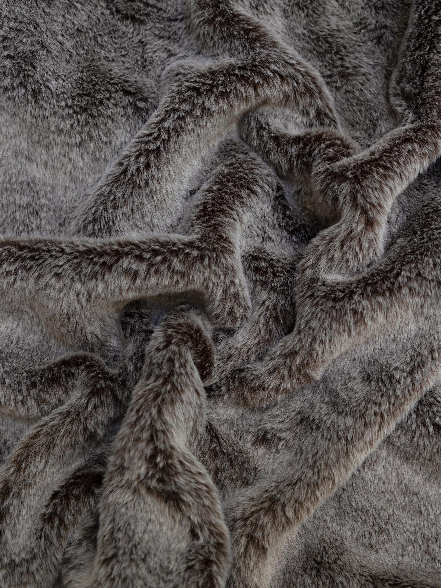 Luxurious and cosy brown faux fur throw 220cm x 140cm