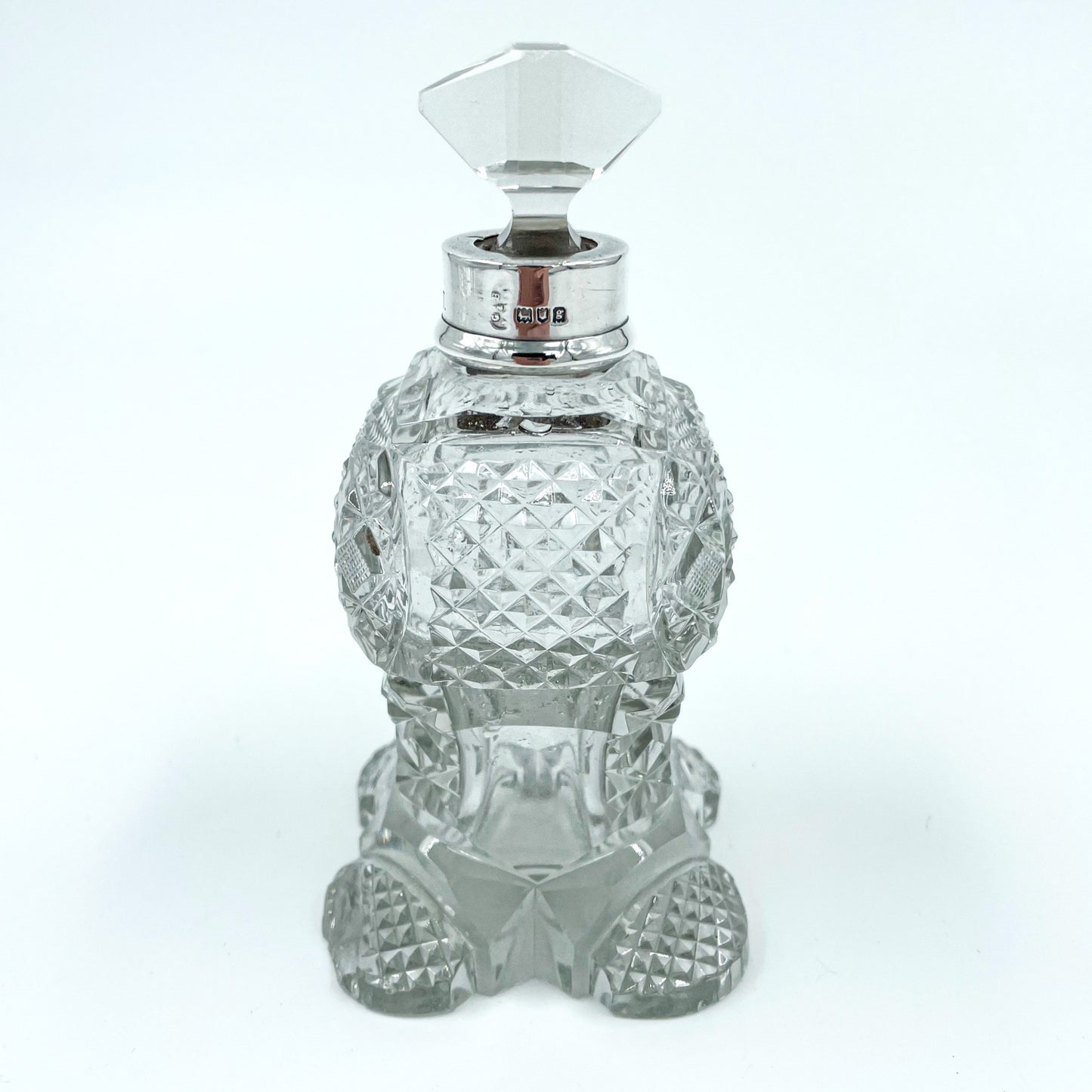 Crafted during the reign of King George V, this 1922 perfume bottle by Henry Perkins &amp; Sons is a striking blend of precision and poise. 