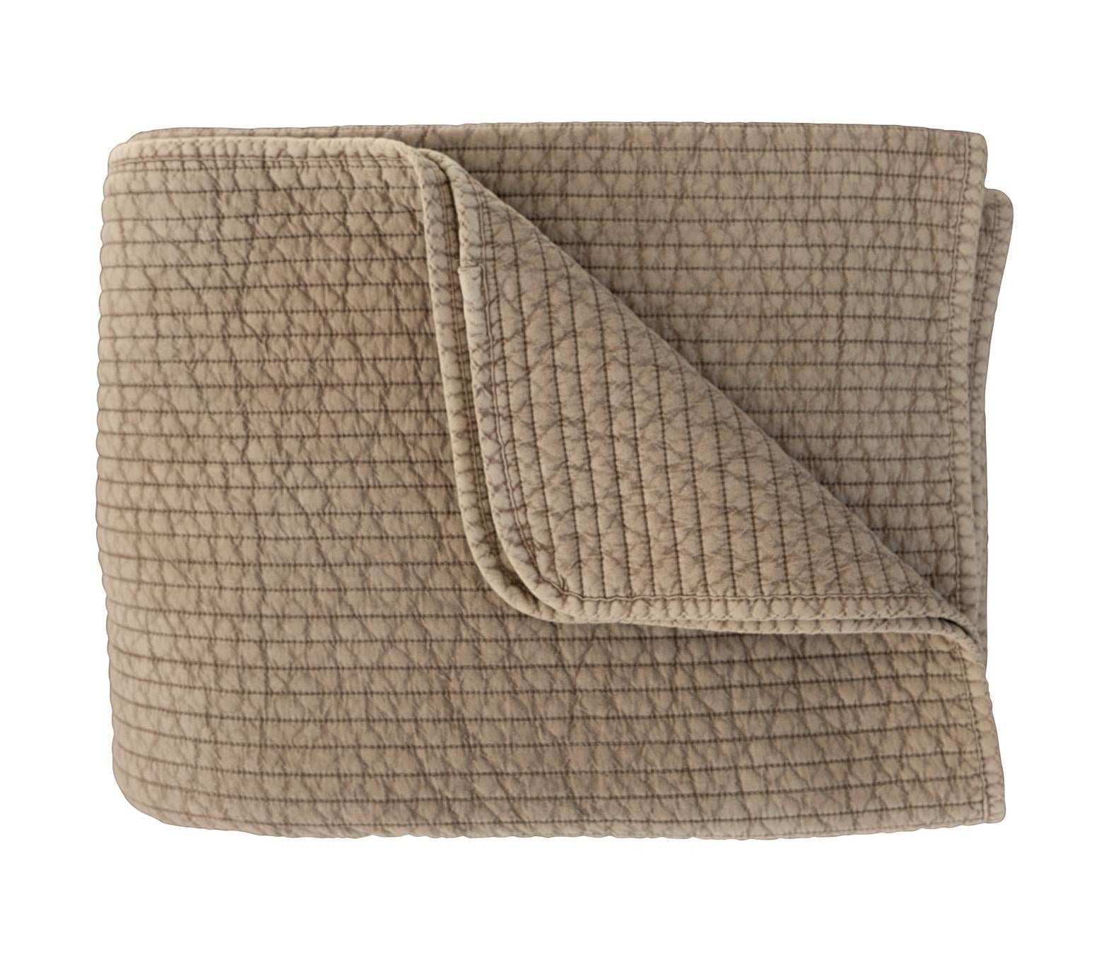 Crafted from premium 100% cotton and stonewashed for a softly weathered finish, this quilt exudes understated charm. 