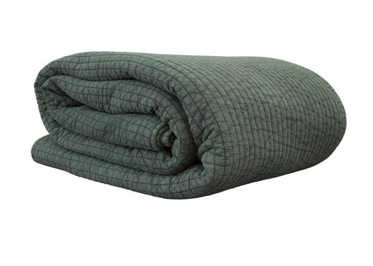 Crafted from premium 100% cotton and stonewashed for a softly weathered finish, this quilt exudes understated charm. 